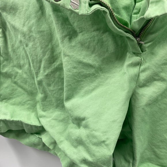 Women's Shorts Flat Front 100% Cotton Green Casual Size 10 - Picture 3 of 9